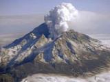 Foto de un volcán en erupción